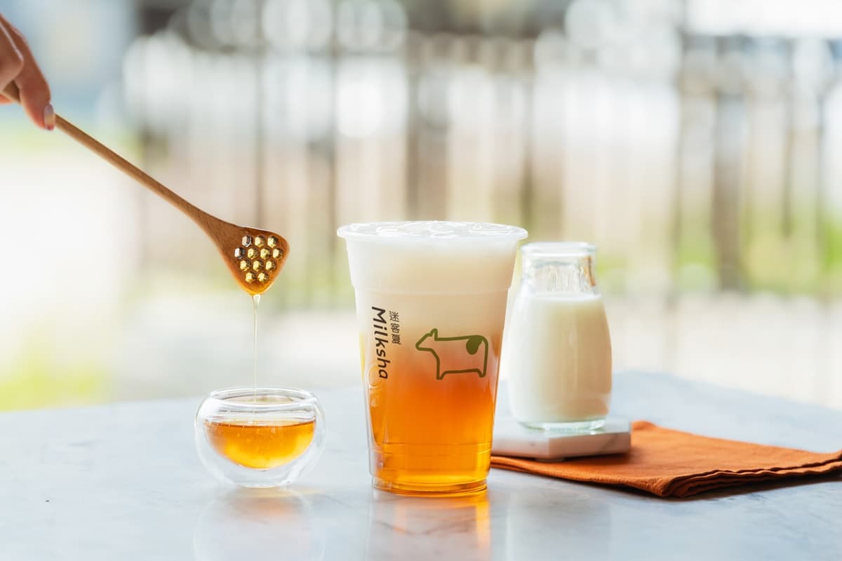 迷客夏超人氣「蜂迷季2.0」登場!3款蜂蜜飲加QQ白玉、奇亞籽,免費送書籤 迷客夏超人氣「蜂迷季2.0」登場!3款蜂蜜飲加QQ白玉、奇亞籽,免費送書籤