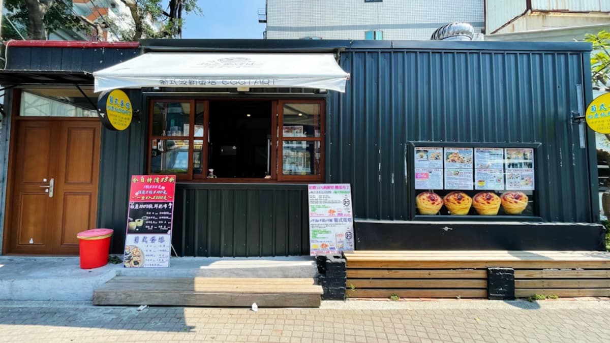 「Mr.Z烘焙小棧」店址就位於熱鬧的海安路上。（圖片來源：傻妞吃台南）