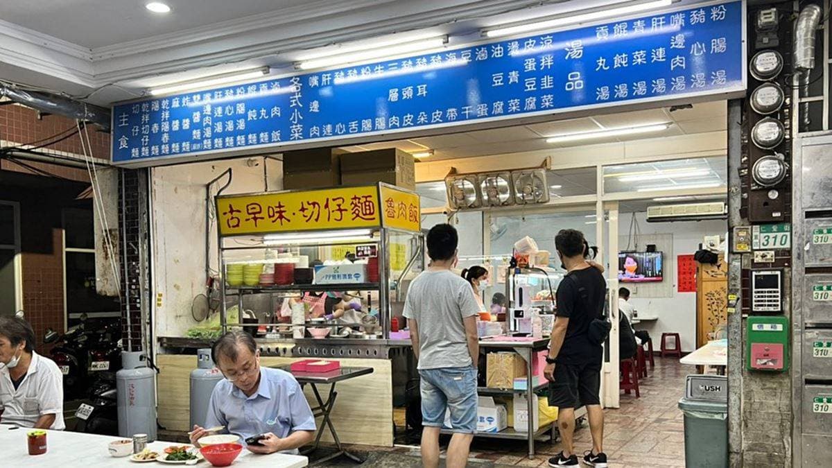「阿北北古早味切仔麵」生意不錯，每次來都看到不少人潮。（圖片來源：陳小可的吃喝玩樂）