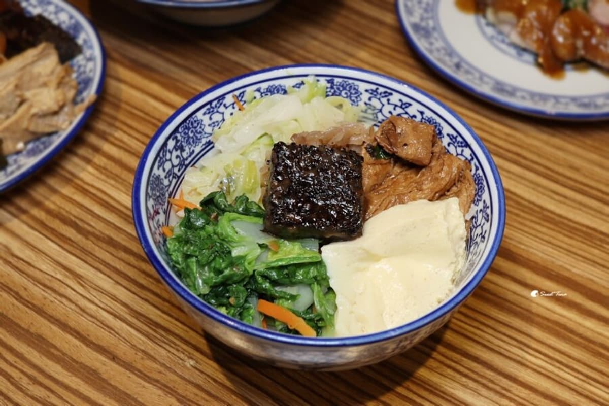 雞湯免費喝到飽!在地激推「銷魂油雞飯」CP值超高,道地港味通通百元上下 雞湯免費喝到飽!在地激推「銷魂油雞飯」CP值超高,道地港味通通百元上下