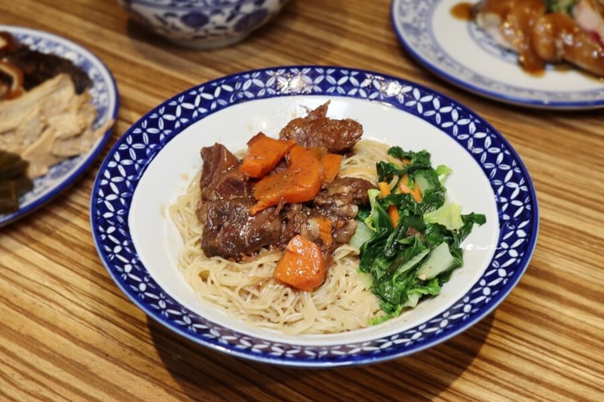 雞湯免費喝到飽!在地激推「銷魂油雞飯」CP值超高,道地港味通通百元上下 雞湯免費喝到飽!在地激推「銷魂油雞飯」CP值超高,道地港味通通百元上下