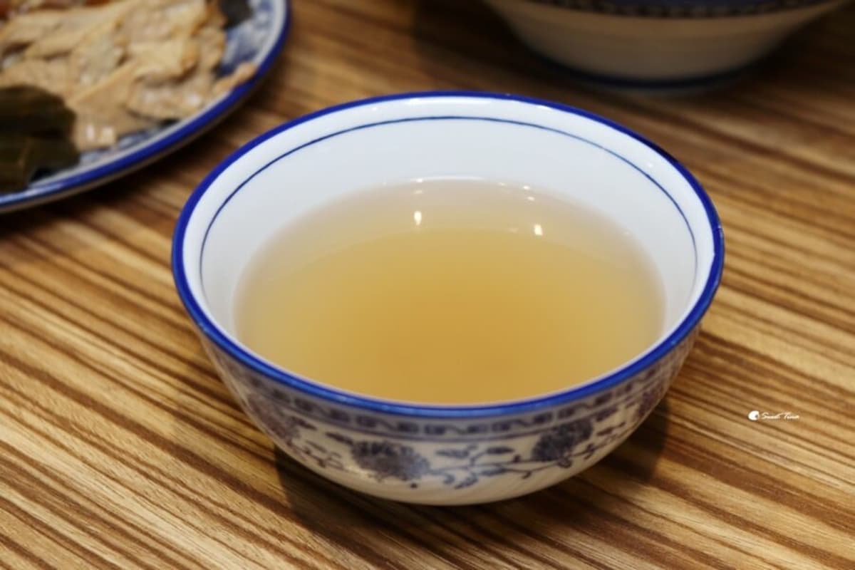 雞湯免費喝到飽!在地激推「銷魂油雞飯」CP值超高,道地港味通通百元上下 雞湯免費喝到飽!在地激推「銷魂油雞飯」CP值超高,道地港味通通百元上下