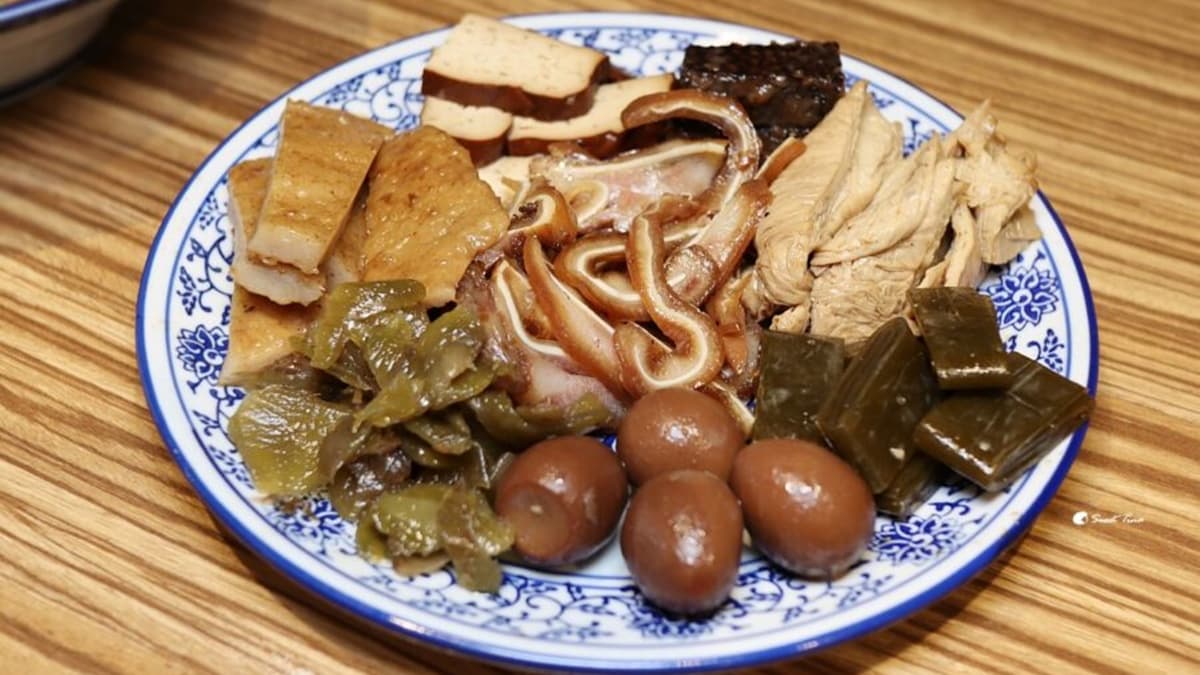 滷味的品項還不少，可以直接來１盤綜合滷味。（圖片來源：Sweet Tina 樂在生活分享）
