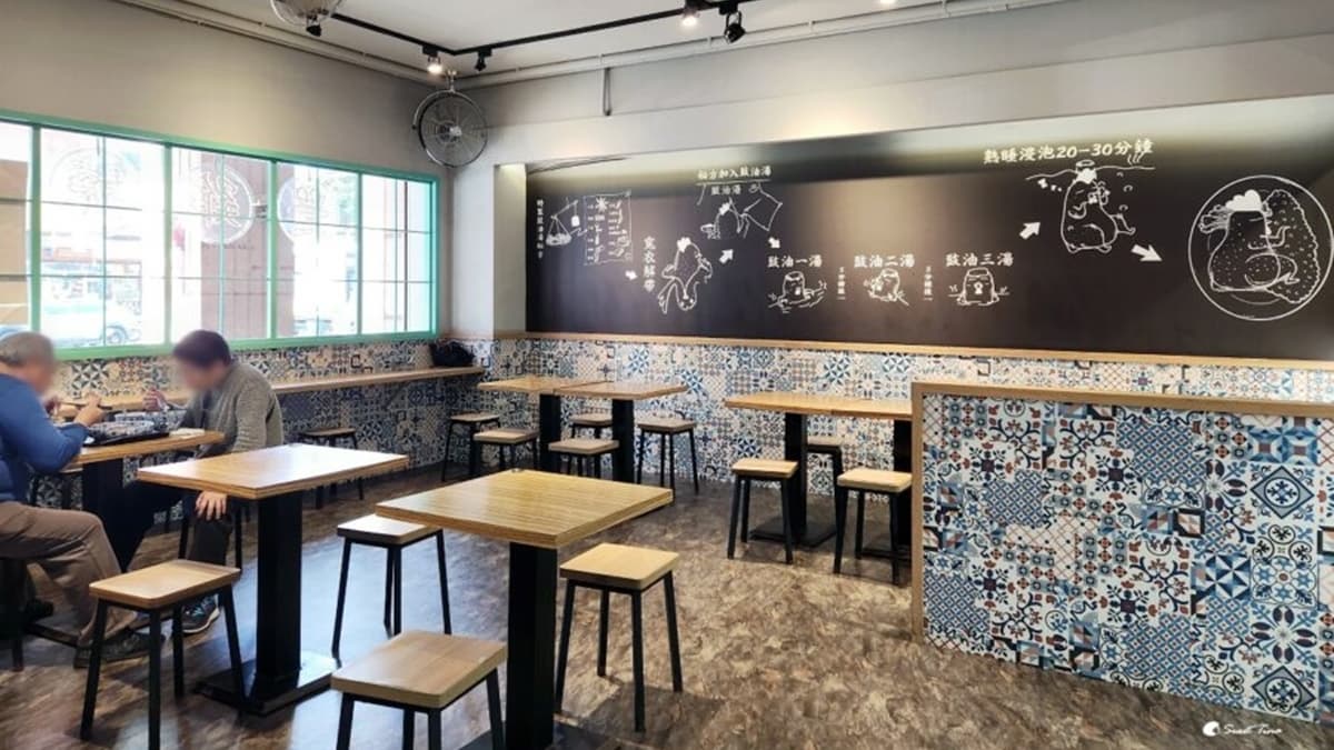 店面裝潢帶點懷舊的港式風格，整體空間明亮乾淨。（圖片來源：Sweet Tina 樂在生活分享）