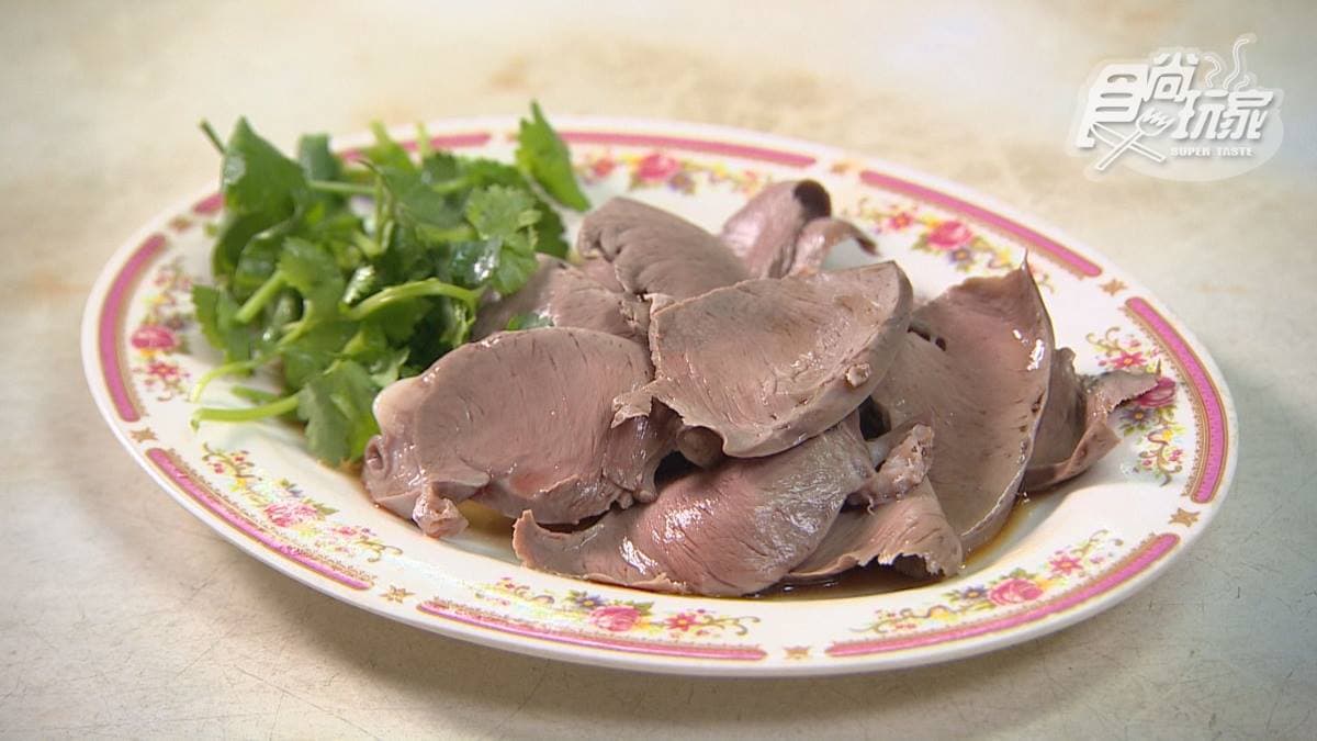 吃麵也能來點黑白切做搭配。