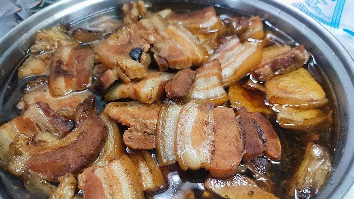 香噴噴的焢肉肥瘦剛好，味道入味不死鹹，也是相當推薦的口味。（圖片來源：熱血玩台南。跳躍新世界）