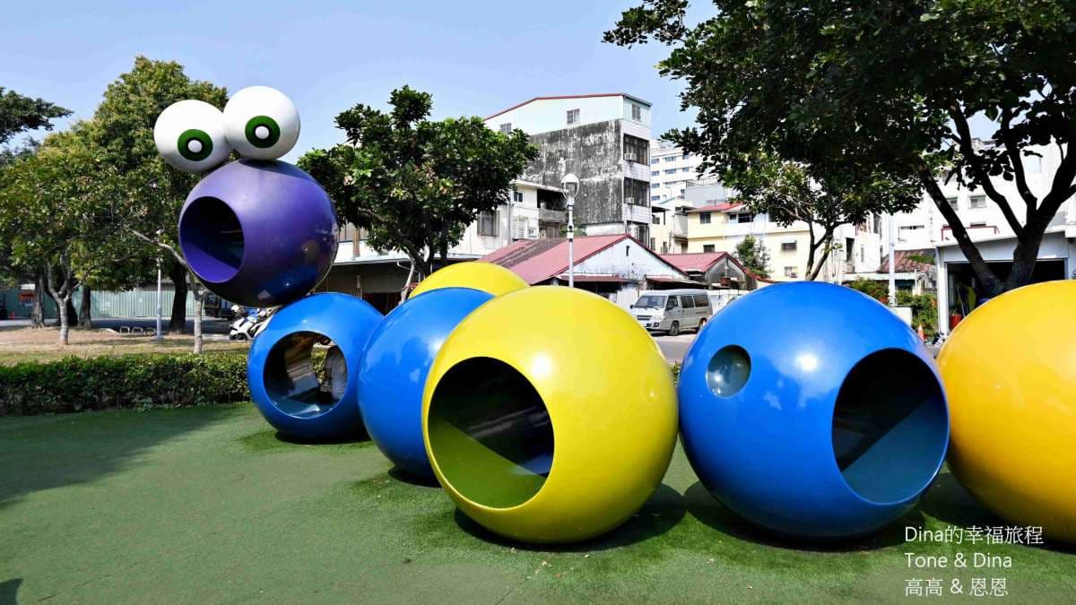 毛毛蟲鑽洞也好可愛喔。（圖片來源：Dina的幸福旅程）