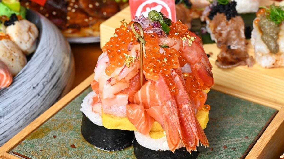 「鮭捲爆蝦塔壽司」用料完全沒在客氣，分量２人分食也沒問題！（圖片來源：糖糖‘s享食生活）