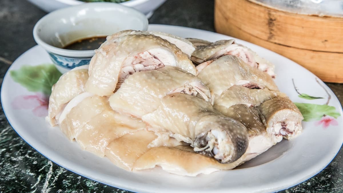 雞胸的地方也很嫩，白斬雞真的很有水準呢！（圖片來源：大手牽小手玩樂趣）