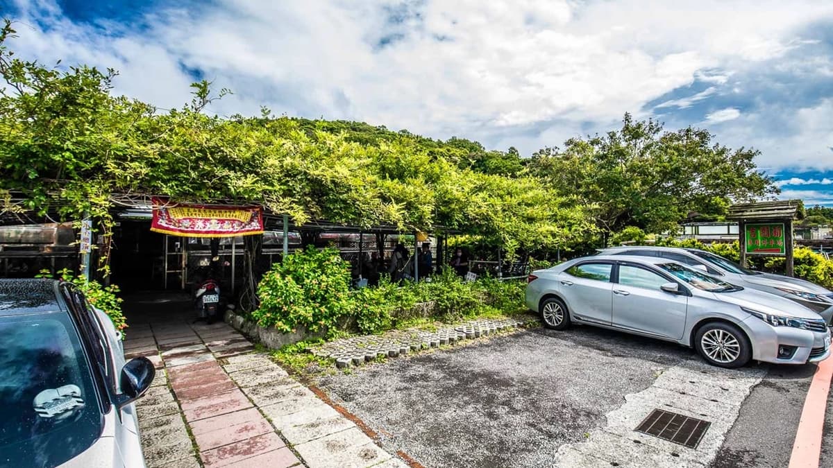 「吉園葡花園野菜餐廳」就位在往竹子湖海芋花園的路上。（圖片來源：大手牽小手玩樂趣）