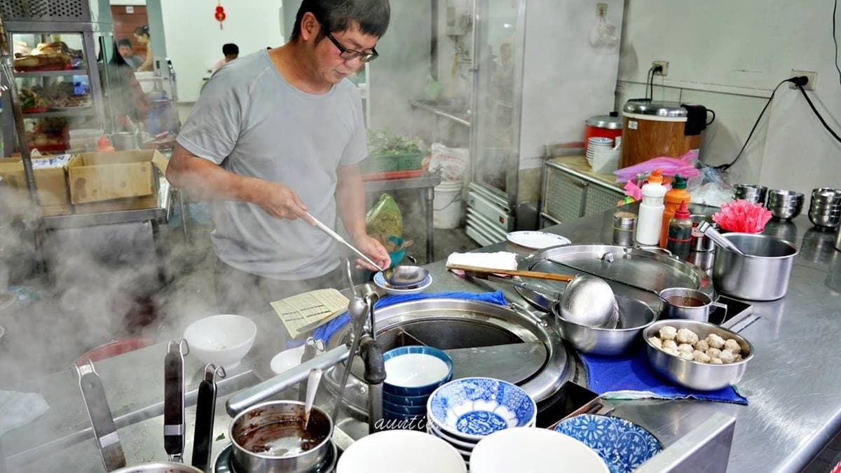 餐點種類很多，飯、麵、冬粉、米苔目通通有。（圖片來源：水晶安蹄不務正業過生活）