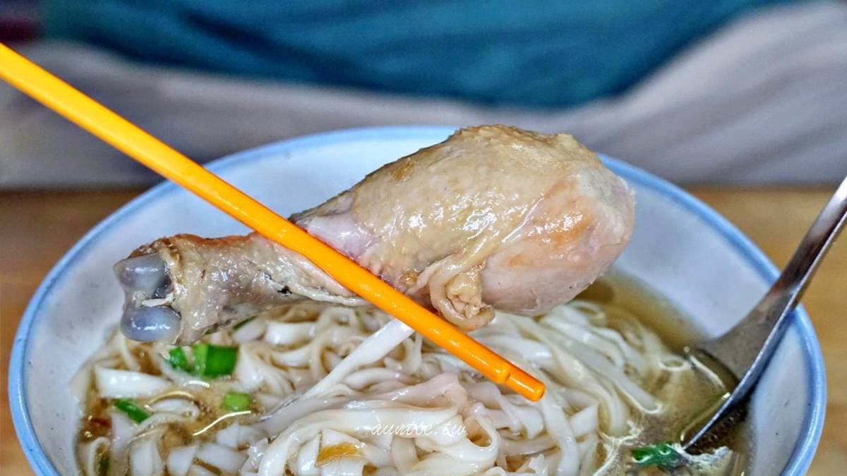 小雞腿口感嘗起來滿嫩的。（圖片來源：水晶安蹄不務正業過生活）