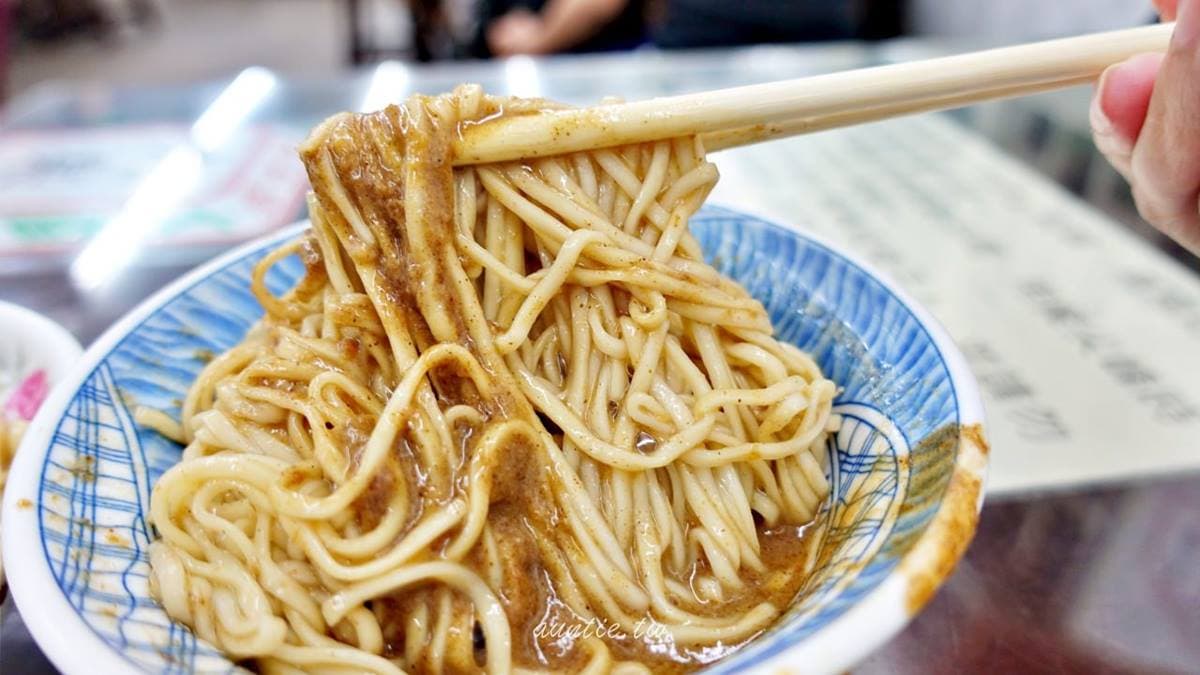「麻醬麵」同樣是又香又濃，特殊的細麵口感很不錯。（圖片來源：水晶安蹄不務正業過生活）