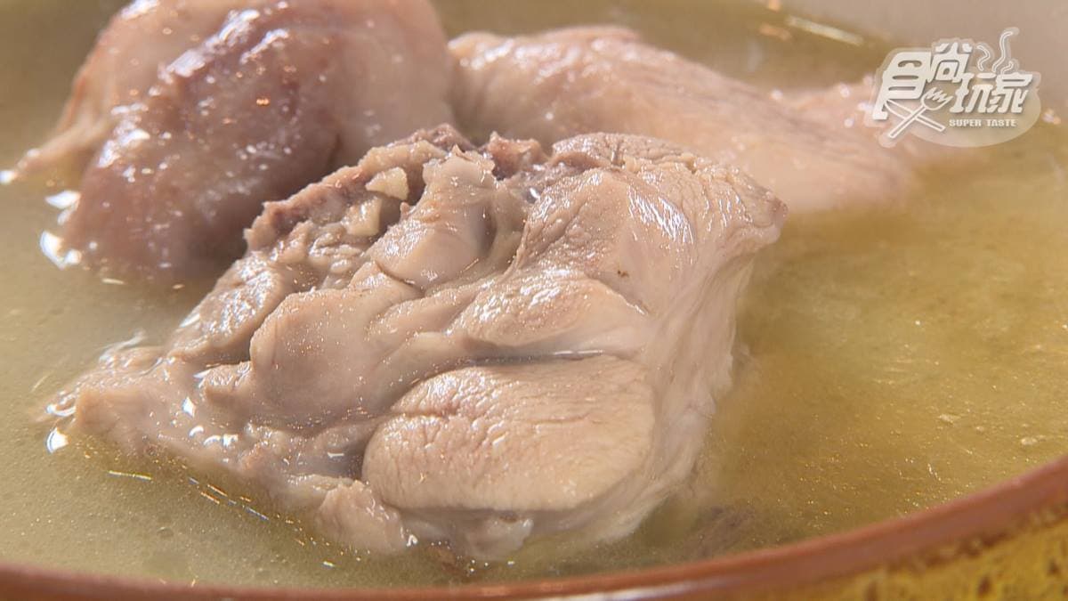 雞肉吃起來軟嫩不柴，同時還保有彈性。