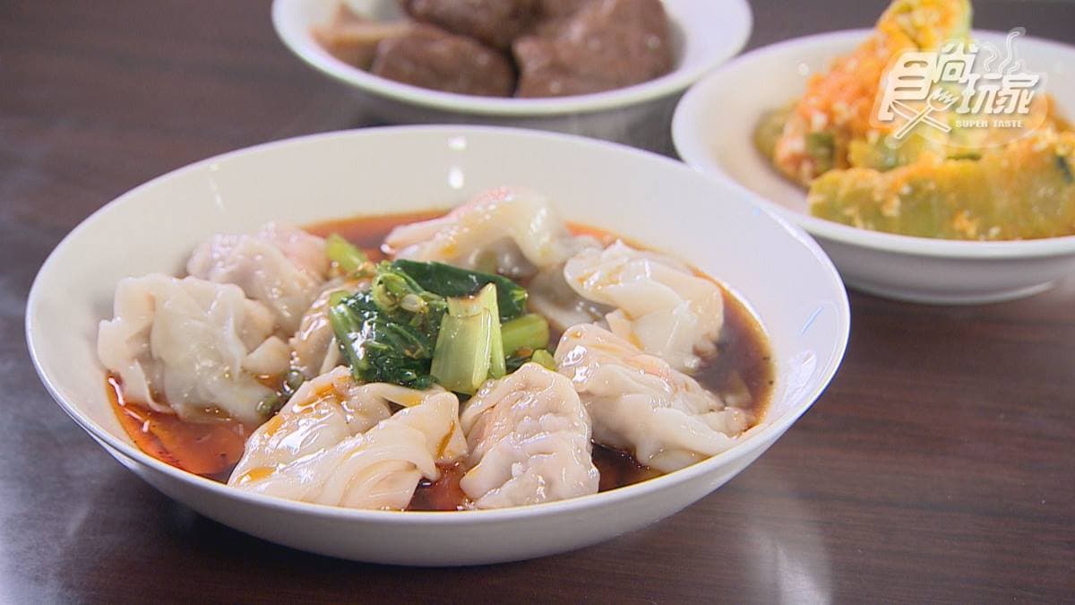 「蝦肉紅油抄手」外皮Q彈，入口很滑順。