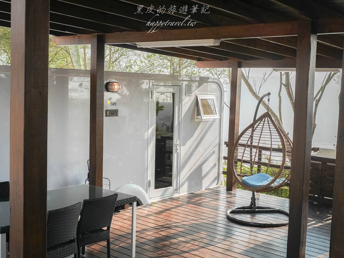 最難訂「星空露營車」在這！入夜躺床賞星星，帶小孩玩大草皮、窯烤披薩DIY