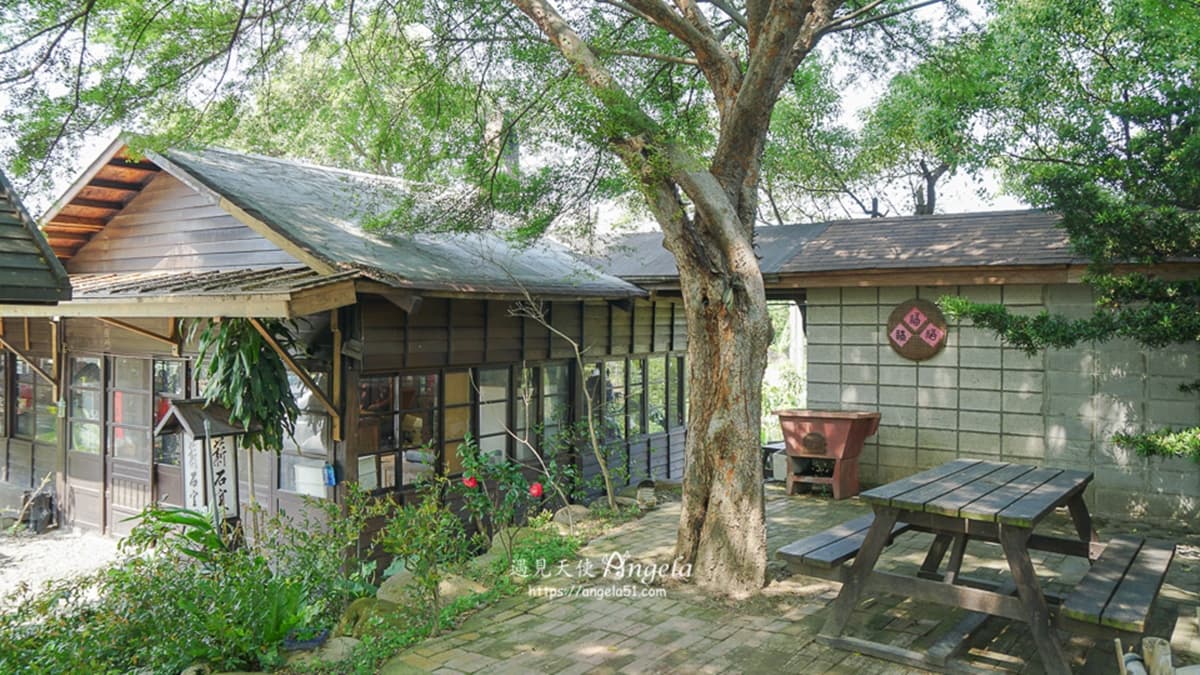 「薪石窯柴燒窯烤麵包」有著日式木屋與自然田園的風景。（圖片來源：遇見天使~Angela）
