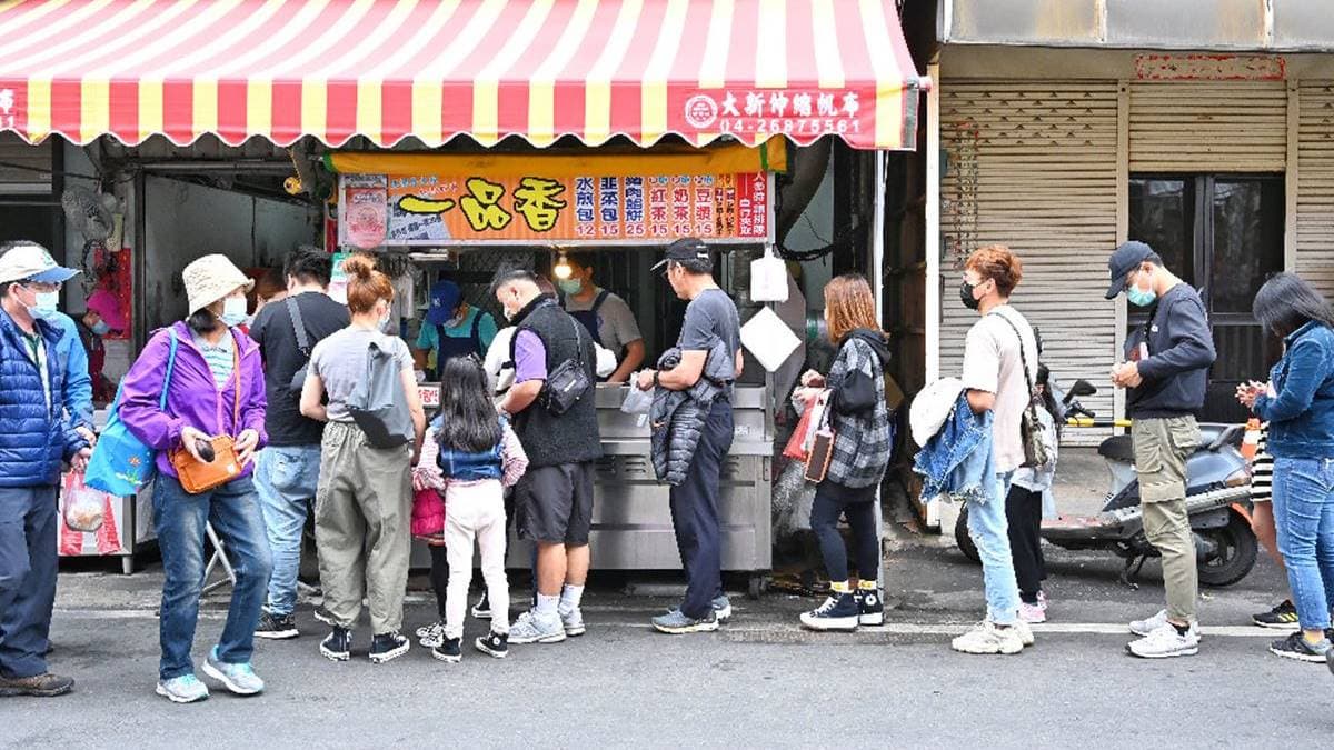 「一品香水煎包」除了在地人愛吃，也是許多外地客來大甲必吃的美食之一。（圖片來源：糖糖‘s享食生活）