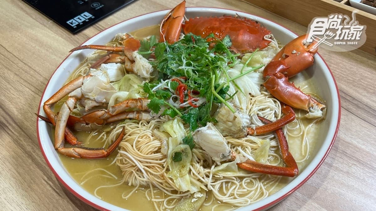 「麻油沙公細麵」使用每天從市場採買的新鮮沙公製作。