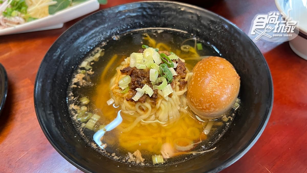 店裡的餐點新鮮美味，價格也很平實。