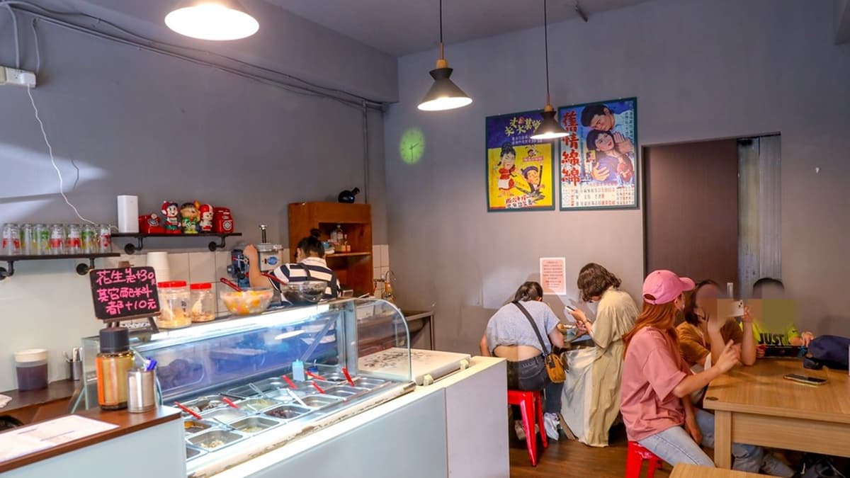店內位置數量不多，只有不到10個座位，因此假日有限時。（圖片來源：陳小可的吃喝玩樂）