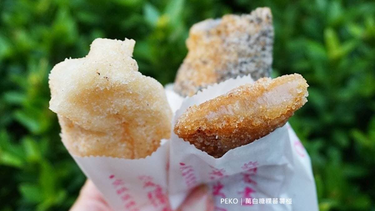 白糖粿外皮微酥內裡鬆軟，口感很像炸麻糬。（圖片來源：PEKO の Simple Life）