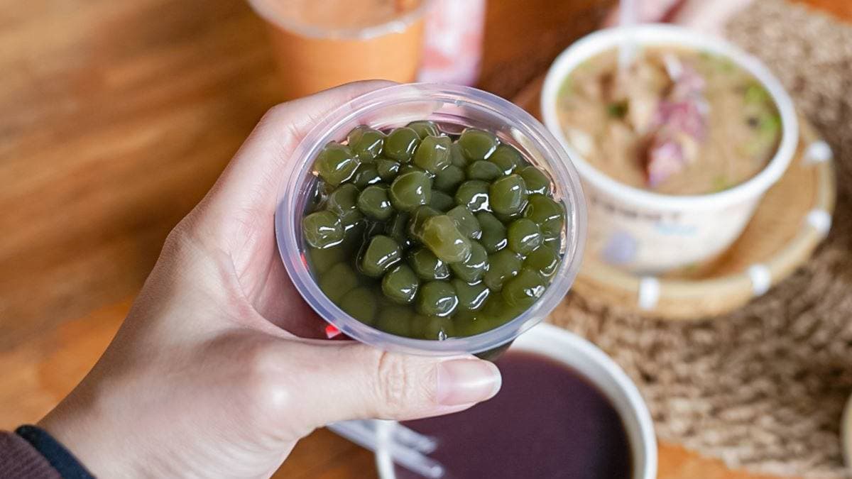 草仔粿珍珠口感相當Q彈，帶點嚼勁，單吃就很好吃！（圖片來源：靜兒貪吃遊玩愛分享）