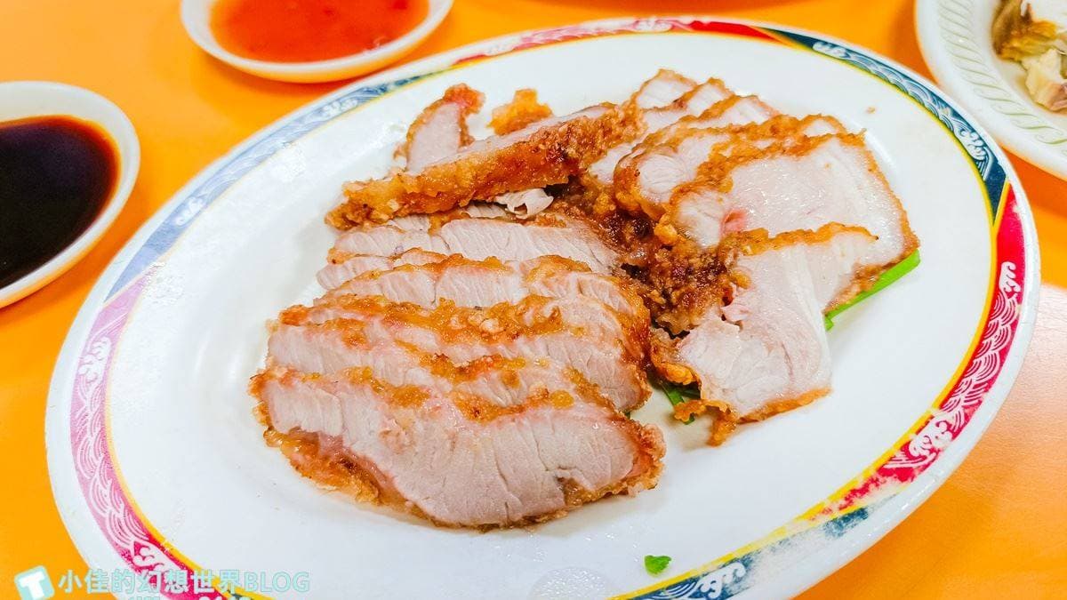 紅燒肉肥肉適中，外酥內不柴，肥肉比例滿剛好的，沾醬吃更棒！（圖片來源：小佳的幻想世界）