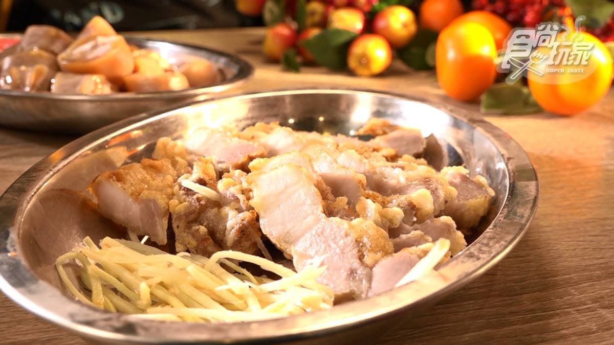 炸過的三層肉口感外酥內軟。