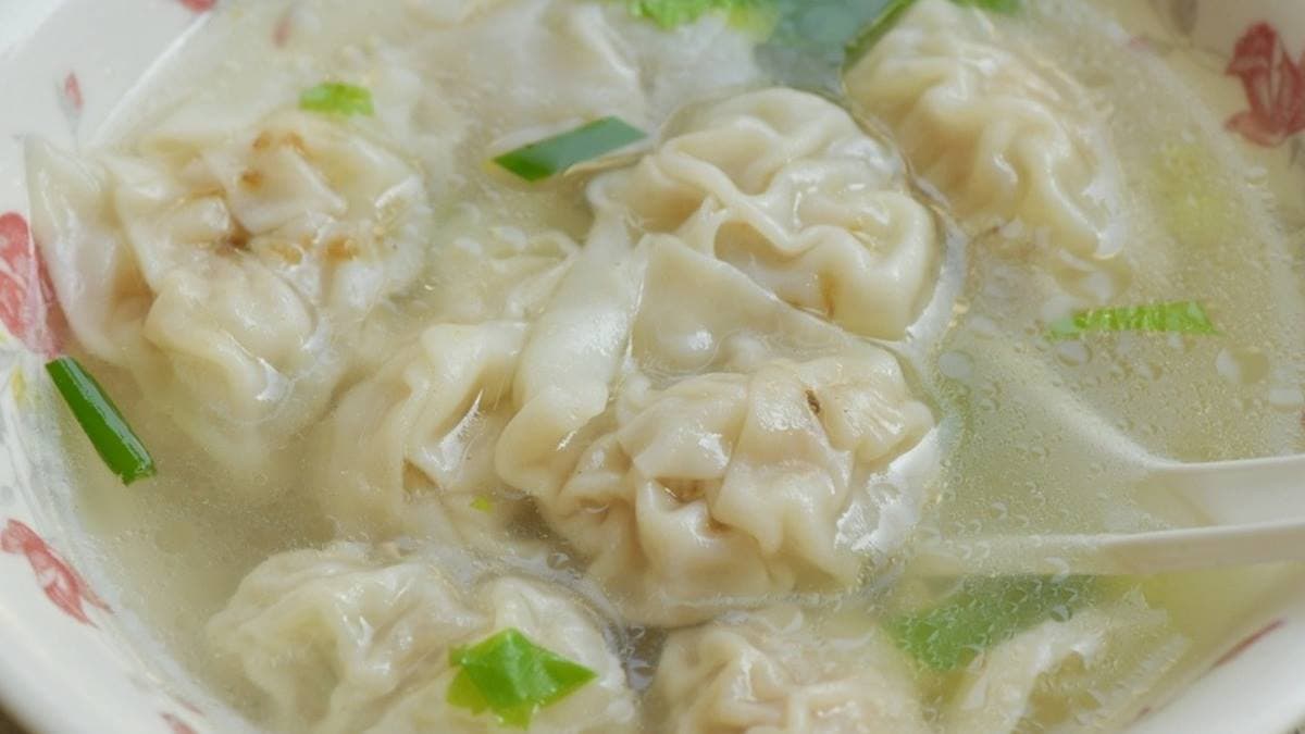餛飩內餡香氣香氣很足，CP值相當高。（圖片來源：俺是老終吃很胖）