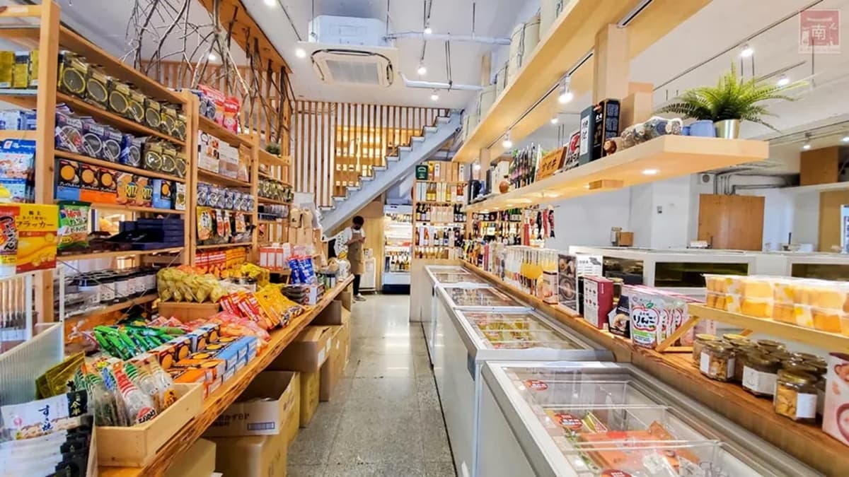 店內環境雖然沒有很大，但是分類規畫地很清楚。（圖片來源：南人幫）