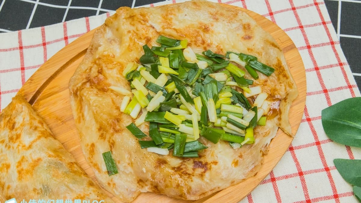 一咬下去蔥的香甜馬上跑出來，給得量也滿多的，每一口都吃得到。（圖片來源：小佳的幻想世界）