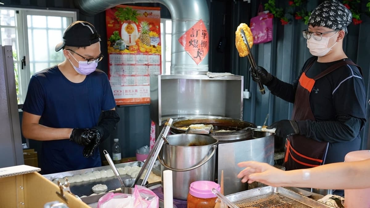 店家的手速很快，即便客人很多，也不會花太多時間等待。（圖片來源：瑋瑋美食萬歲）