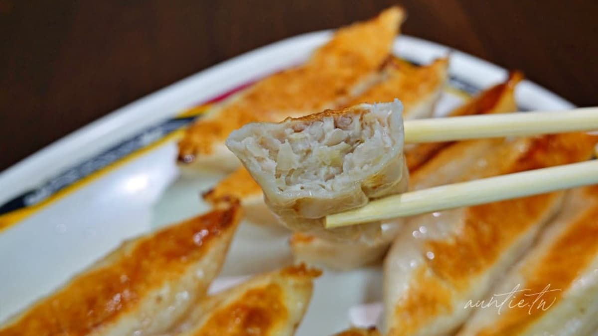 高麗菜肉內餡爽口不油膩。（圖片來源：水晶安蹄不務正業過生活）