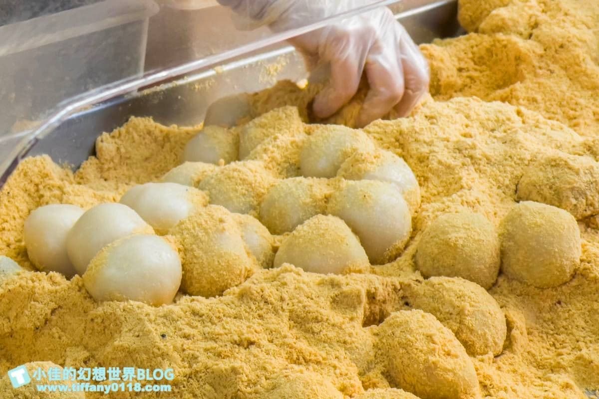 網推台北最強路邊攤！行天宮「爆餡麻糬」每顆僅12元，天天都排隊回訪率超高