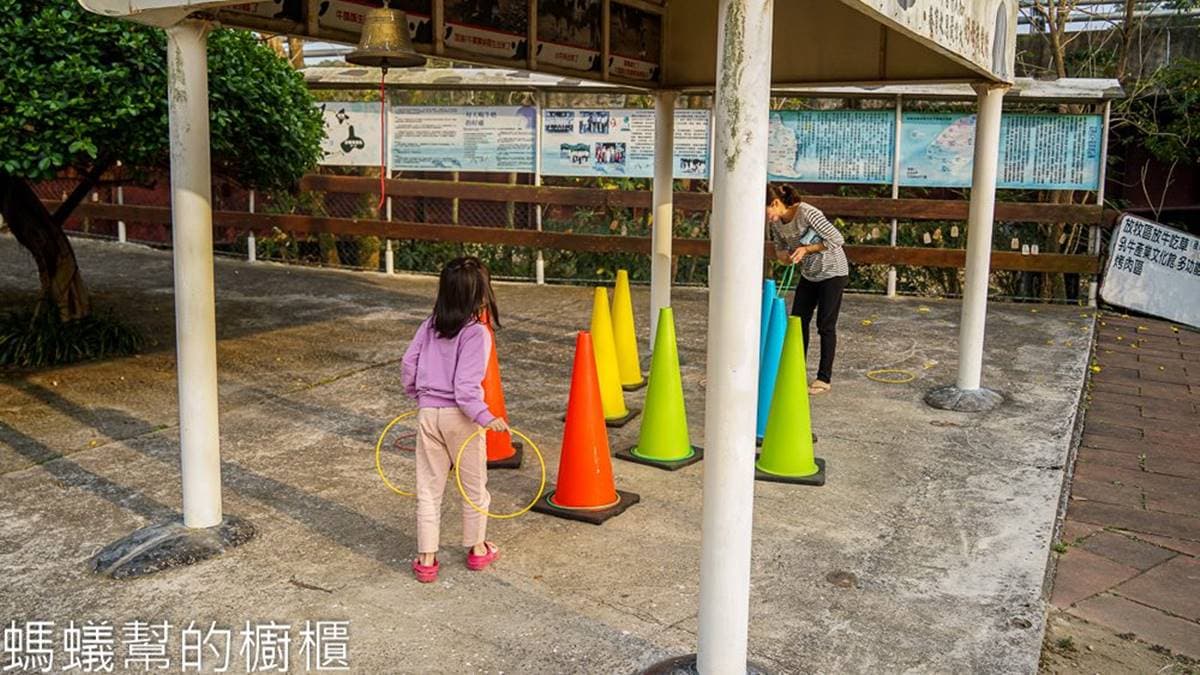 許願區牛隻下方有套圈圈可以玩。（圖片來源：螞蟻幫的櫥櫃）