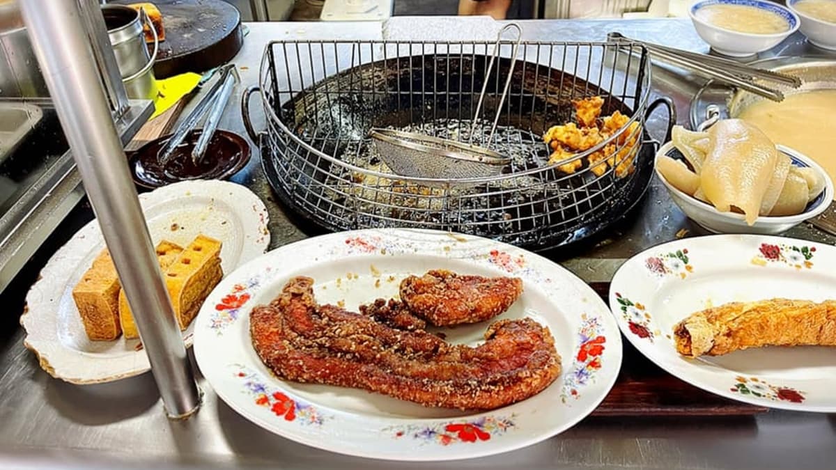 炸物有甜不辣、炸豆腐、炸紅糟肉、炸五花肉、炸魚片和炸魷魚等。（圖片來源：蜜絲米的散步生活）