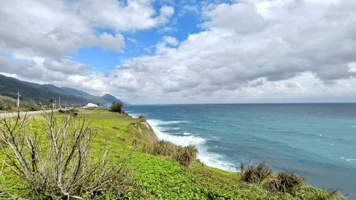 一旁的看海步道簡直就是看海搖滾區。（圖片來源：大口老師的走跳學堂!）