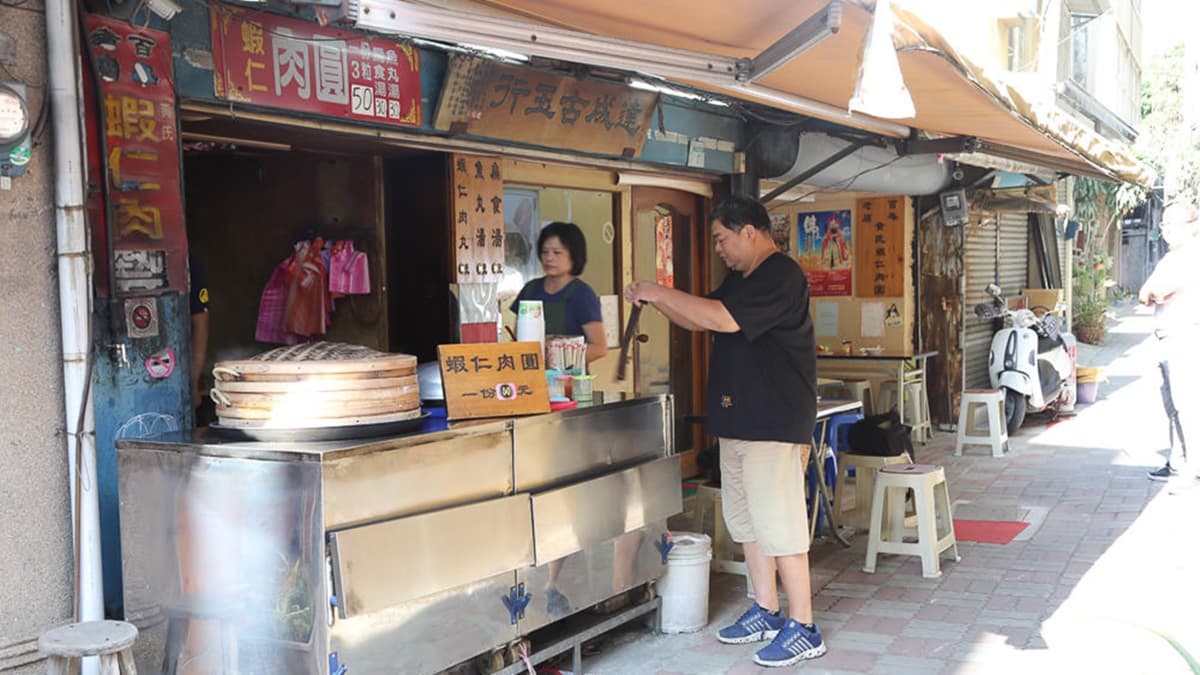 「黃氏蝦仁肉圓」是在地人推薦的百年老店。（圖片來源：台南好FOOD遊）