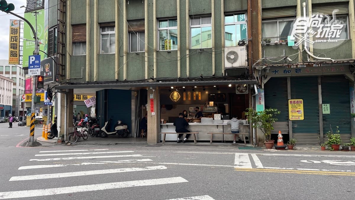 「可口點心」是位於宜蘭的小吃店，除了刈包還有賣肉粽、苦瓜排骨湯和金針菇排骨湯。