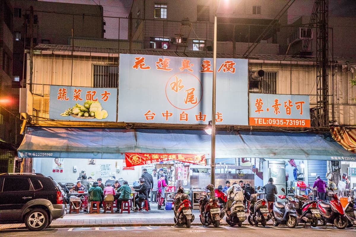 紅茶無限喝到飽！台中網評最高「超強臭豆腐」是這家，５元熱湯還能免費續碗