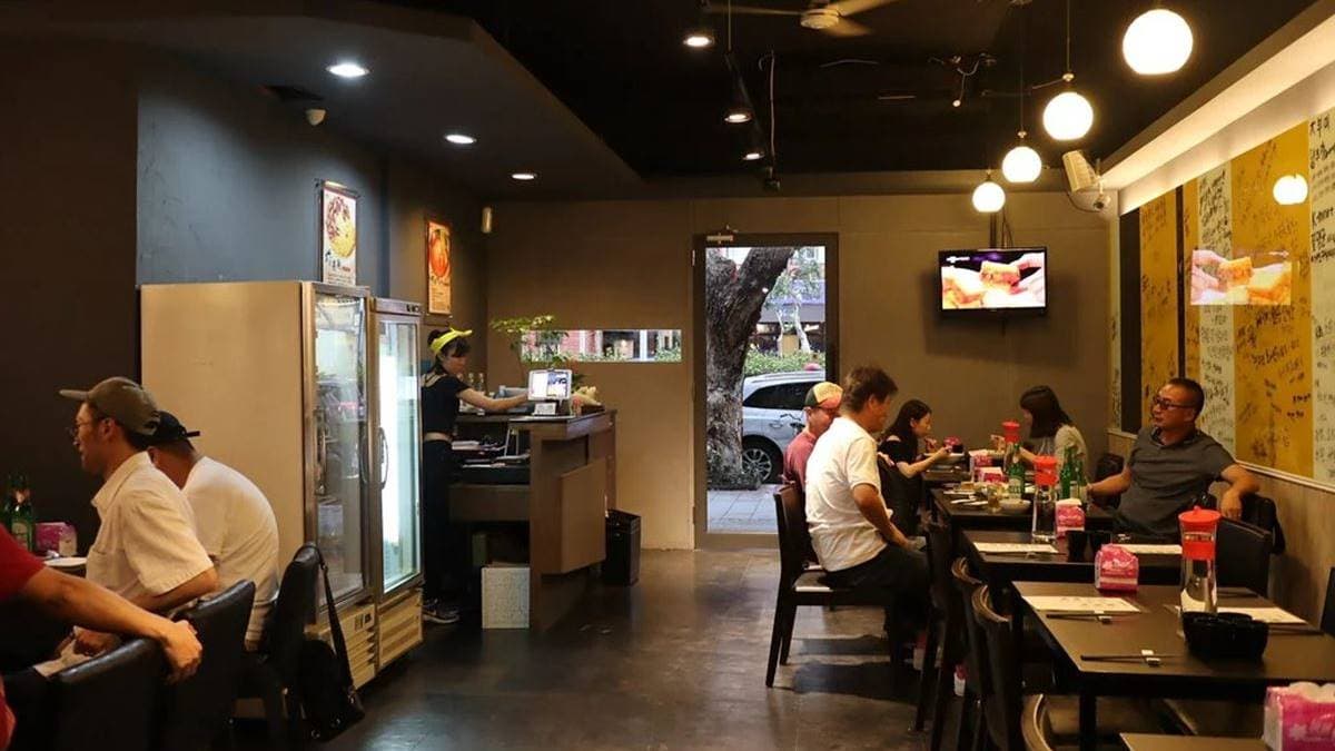 韓華園的客人大多數都是韓國人，可見口味相當道地。（圖片來源：Nancy將的生活筆計本）