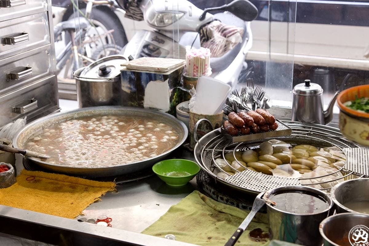 飄香50年在地人推薦!古早味肉圓「特選豬腿肉+筍丁」,3種醬汁混搭超對味 飄香50年在地人推薦!古早味肉圓「特選豬腿肉+筍丁」,3種醬汁混搭超對味