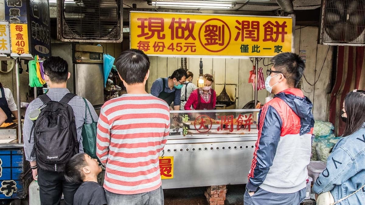 「劉家現做潤餅」位於中壢火車站一帶。（圖片來源：大手牽小手玩樂趣）
