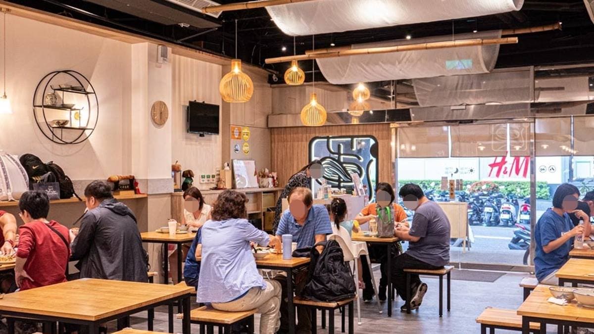 店內的內用空間相當寬敞舒適，也頗有設計感。（圖片來源：貪吃巧達）