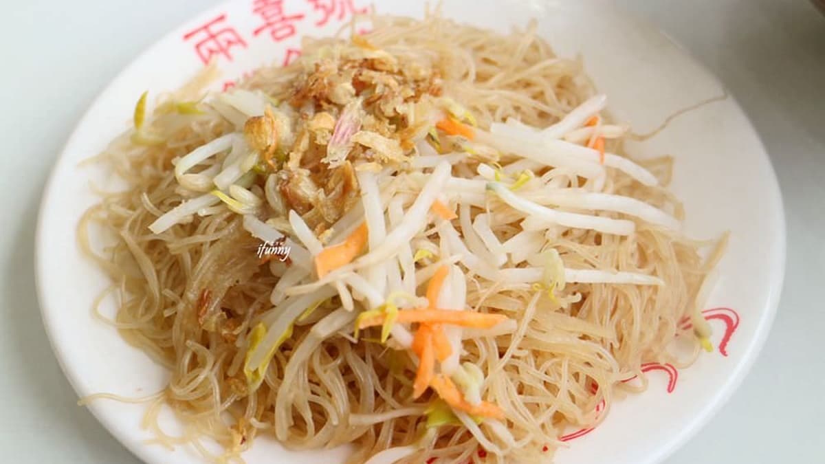 米粉聞起來全是油蔥及蒜香味，喜愛古早味的朋友可以來試試 ! (圖片來源 : 艾方妮的遊樂園)