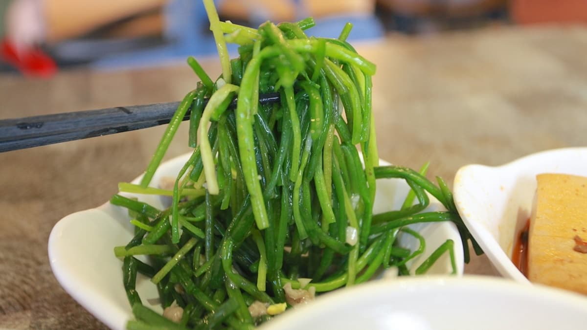 水蓮炒肉絲吃起來清脆爽口。（圖片來源：樂天小高の美食之旅）