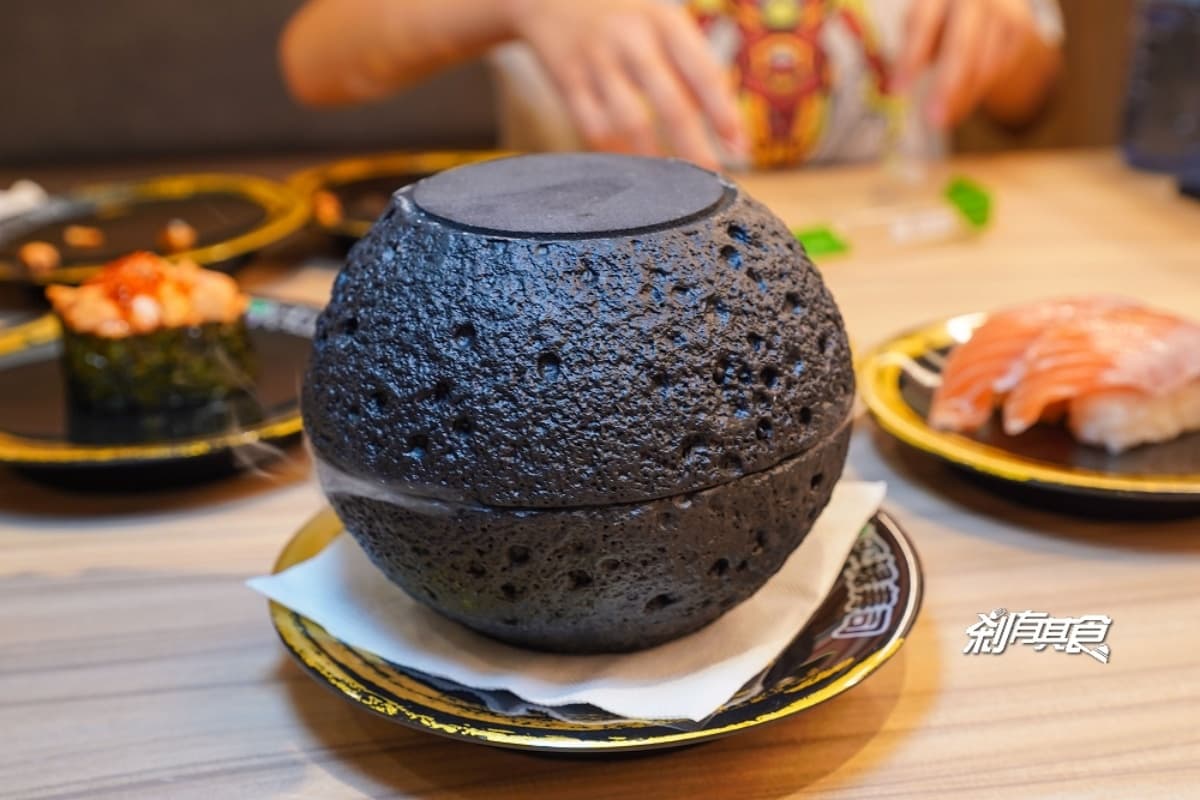 日本「高CP值迴轉壽司」到台中開店!飲料自助吧喝到飽,還有小丑免費折氣球 日本「高CP值迴轉壽司」到台中開店!飲料自助吧喝到飽,還有小丑免費折氣球