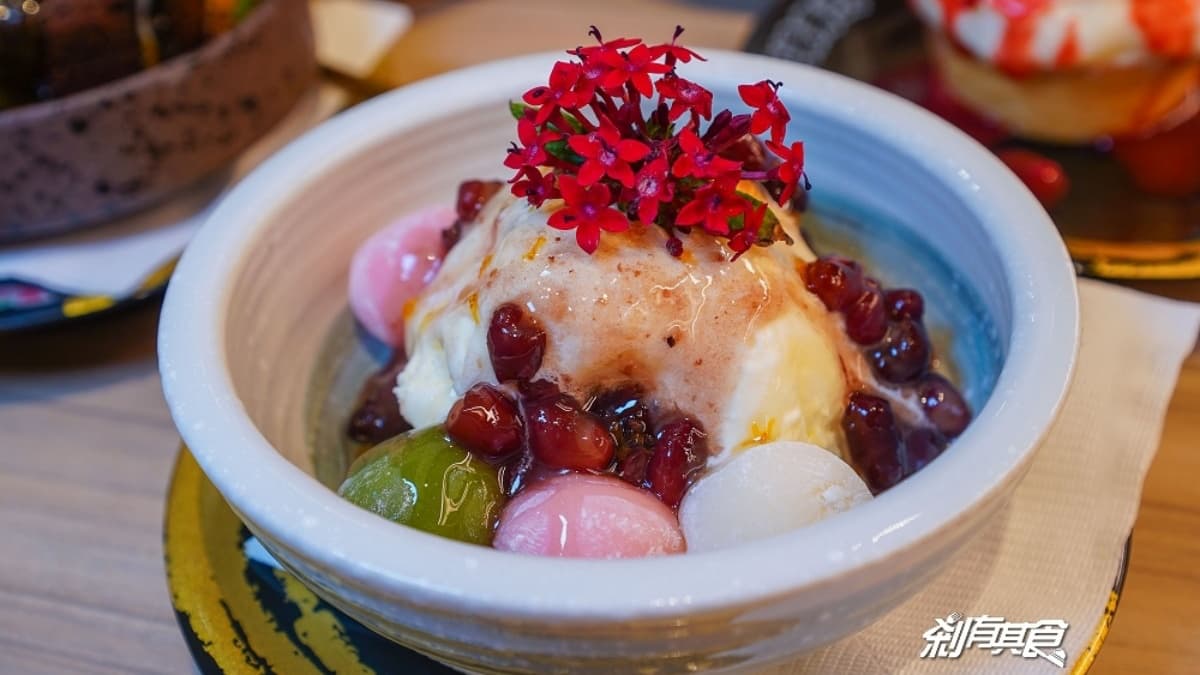 甜點推薦「桂花紅豆白玉」，有紅豆、小湯圓、冰淇淋，好料通通集中一碗。（圖片來源：剎有其食）