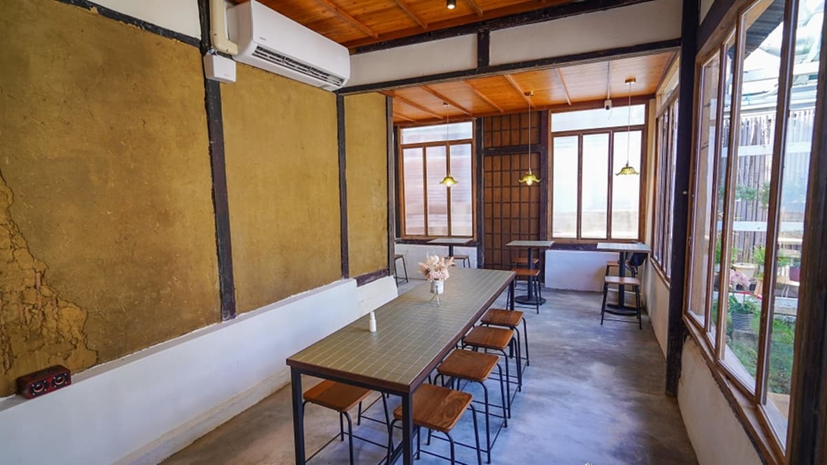 「柳川窟」是老宅改建的空間，店內座位不多，裝潢得挺漂亮。（圖片來源：剎有其食）